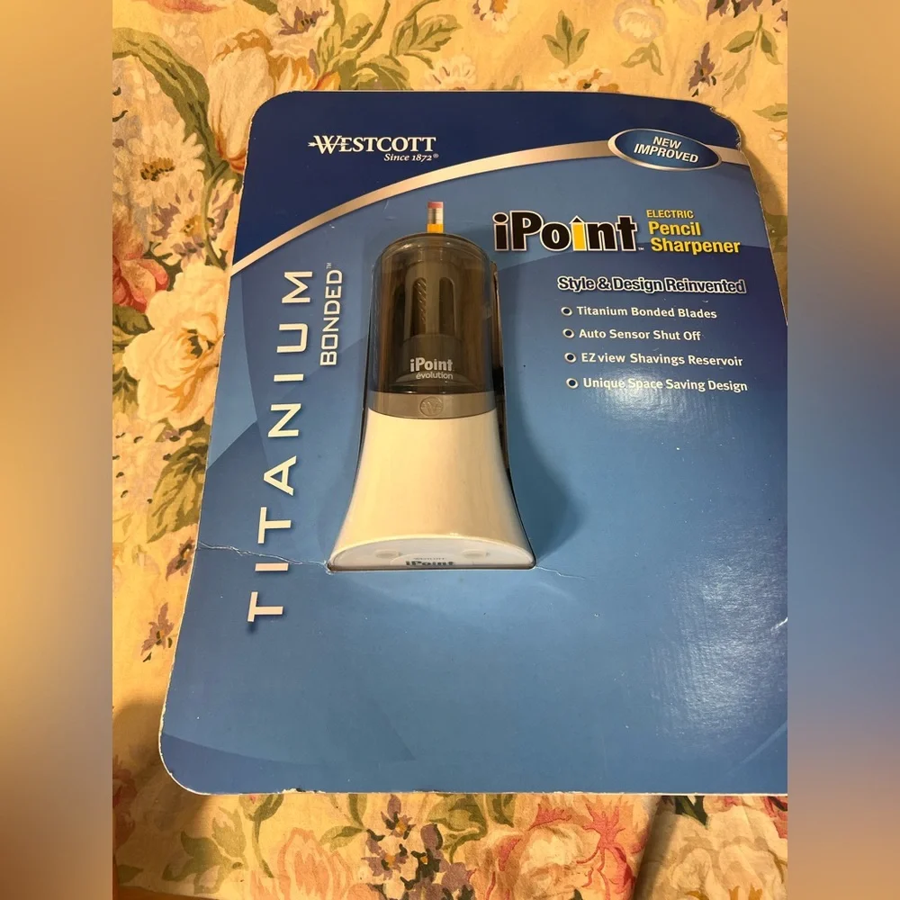 iPoint Electric Pencil Sharpener in White and Black